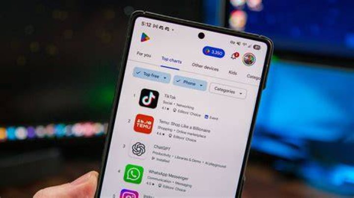 Does Google pixel have Google Play store?