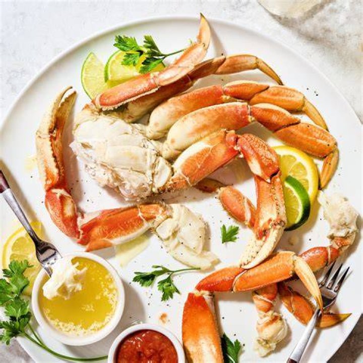 How do you boil Dungeness crab clusters?